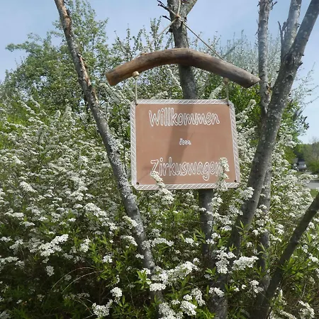 Entspannung Im Zirkuswagen: Aussergewoehnliche Und Liebevoll Eingerichtete Glamping-unterkunft Im Gruenen Campo de lujo